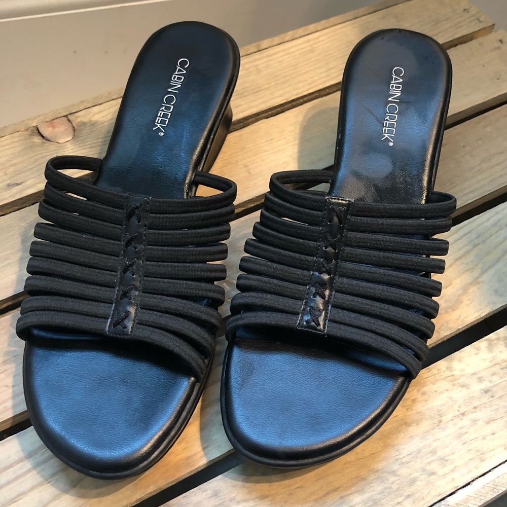 Cabin Creek |  Black Wedge sandals 🍋